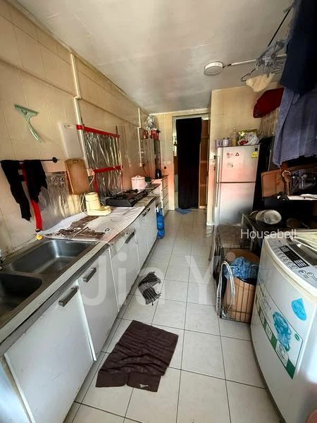 3 Room (3S) HDB for Sale in  301 Ubi Avenue 1, S$ 550,000, 689 sqft, HDB - 3 S