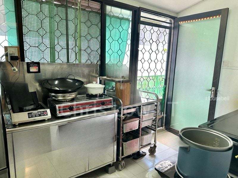 4+1 Bed Terraced House (Landed) for Sale in  Happy Avenue East, S$ 4,650,000, 2,070 sqft, 有地 - Terraced House
