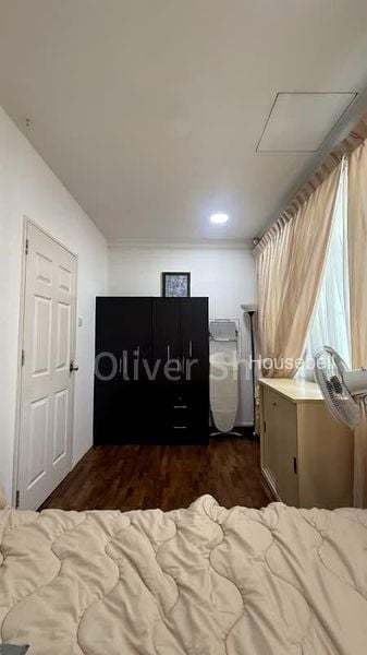 Semi-Detached House for Room Rent: Jalan Raya(4)