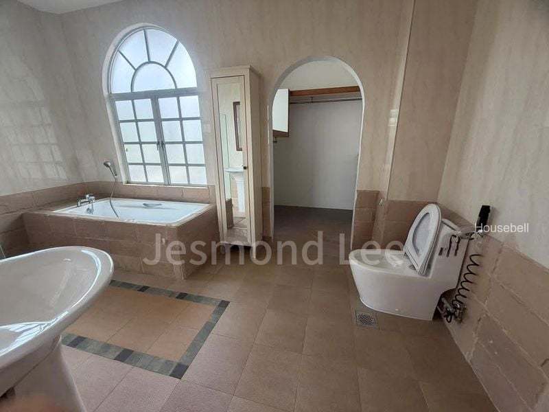 6 Bed Bungalow (Landed) for Rent in  Clacton Road(4)